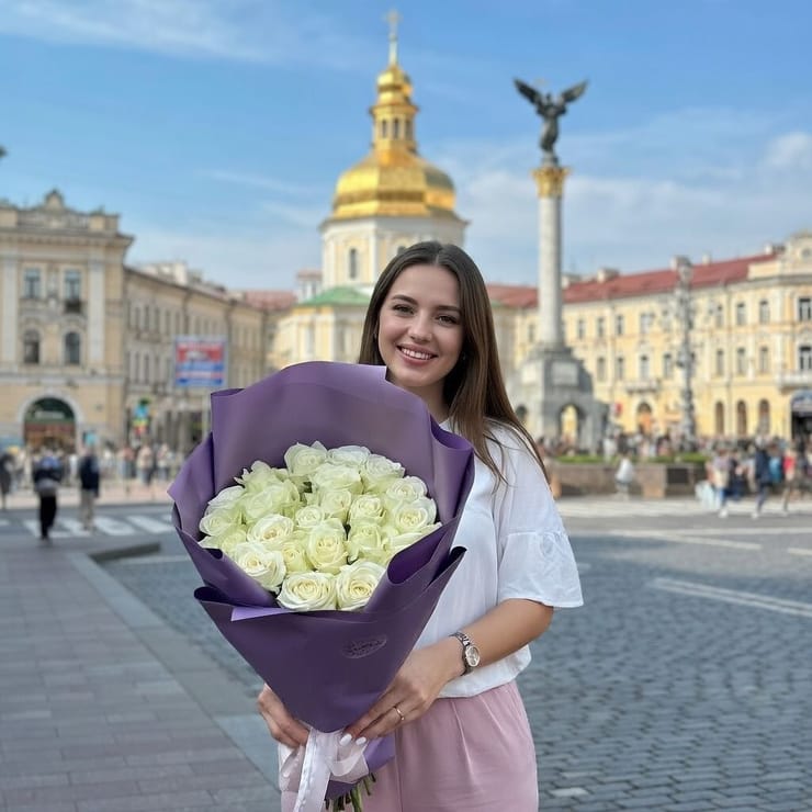 Букет 25 белых роз – доставка цветов в Киев