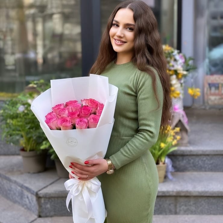 15 рожевих троянд Джумілія – доставка квітів у Київ