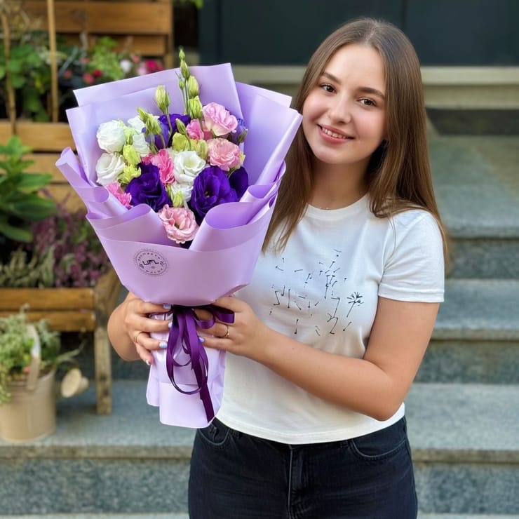Букет з еустомою Магія веселки – доставка квітів у Київ