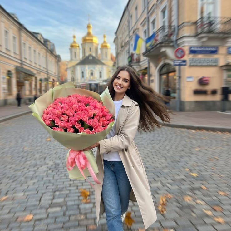 101 коралова троянда – доставка квітів у Київ