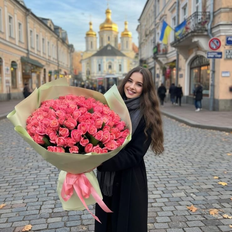 101 коралова троянда – доставка квітів у Київ
