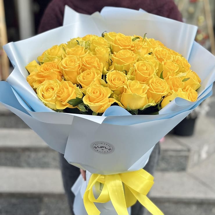51 жовта троянда – доставка квітів у Київ