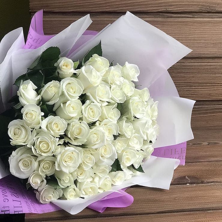 Букет 51 біла троянда – доставка квітів у Київ